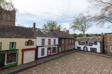 Wimborne. Dorset. United Kingdom.April 20tth 2022. Dorset 'teki Wimborne model kasabasında bir caddenin görüntüsü.