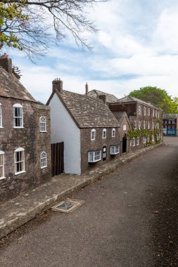 Wimborne. Dorset. United Kingdom.April 20tth 2022. Dorset 'teki Wimborne model kasabasında bir caddenin görüntüsü.