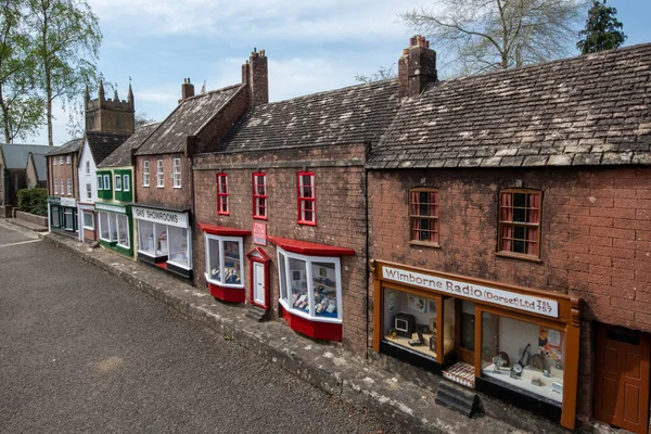 Wimborne. Dorset. United Kingdom.April 20tth 2022. Dorset 'teki Wimborne model kasabasında bir caddenin görüntüsü.