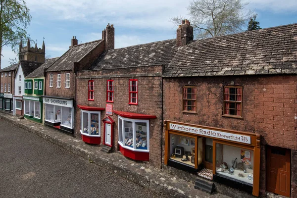 Wimborne. Dorset. United Kingdom.April 20tth 2022. Dorset 'teki Wimborne model kasabasında bir caddenin görüntüsü.