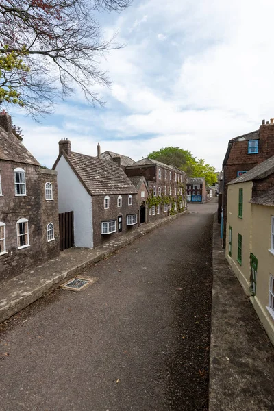 Wimborne. Dorset. United Kingdom.April 20tth 2022. Dorset 'teki Wimborne model kasabasında bir caddenin görüntüsü.