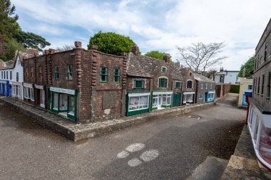 Wimborne. Dorset. United Kingdom.April 20tth 2022. Dorset 'teki Wimborne model kasabasında bir caddenin görüntüsü.