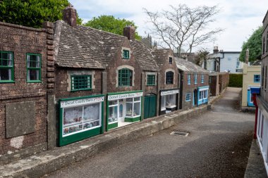 Wimborne. Dorset. United Kingdom.April 20tth 2022. Dorset 'teki Wimborne model kasabasında bir caddenin görüntüsü.