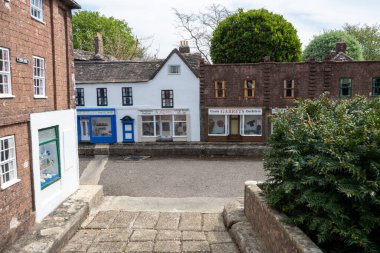 Wimborne. Dorset. United Kingdom.April 20tth 2022. Dorset 'teki Wimborne model kasabasında bir caddenin görüntüsü.