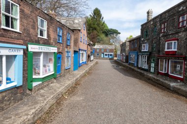 Wimborne. Dorset. United Kingdom.April 20tth 2022. Dorset 'teki Wimborne model kasabasında bir caddenin görüntüsü.