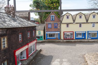 Wimborne. Dorset. United Kingdom.April 20tth 2022. Dorset 'teki Wimborne model kasabasında bir caddenin görüntüsü.