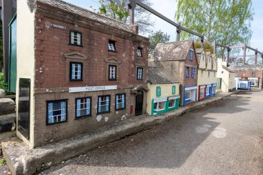 Wimborne. Dorset. United Kingdom.April 20tth 2022. Dorset 'teki Wimborne model kasabasında bir caddenin görüntüsü.