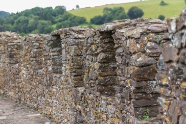 Totnes.Devon. Birleşik Krallık. 8 Ağustos 2021 Devon 'daki Totnes kalesinin tepesi.