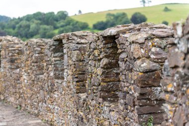 Totnes.Devon. Birleşik Krallık. 8 Ağustos 2021 Devon 'daki Totnes kalesinin tepesi.