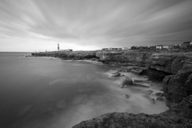 Dorset 'teki Portland Bill deniz fenerinde uzun süre deniz manzarası