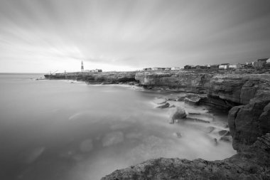 Dorset 'teki Portland Bill deniz fenerinde uzun süre deniz manzarası