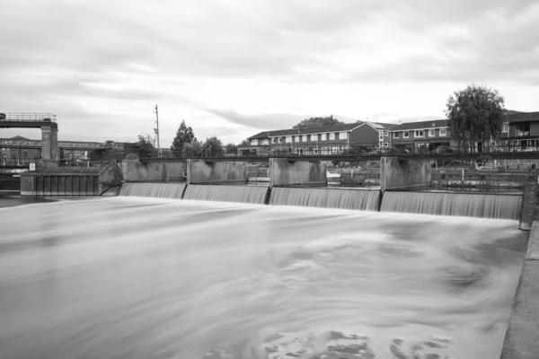 Langzeitbelichtung Des Wehrs Fluss Avon Intewkesbury — Stockfoto