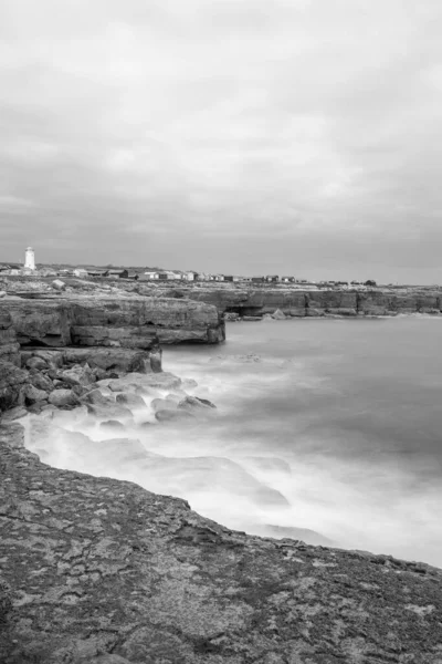 Lange Flutwelle Über Die Felsige Küste Bei Portland Bill Dorset — Stockfoto