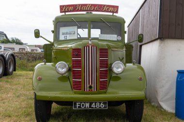Batı Bay.Dorset.Birleşik Krallık. 12 Haziran 2022 Restore edilmiş 1947 Austin K4 kamyonu Eldridge Pope bira fabrikası tarafından kullanıldı.