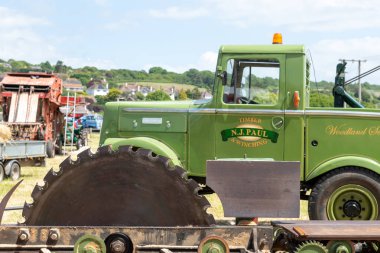 Batı Bay.Dorset.Birleşik Krallık. 12 Haziran 2022 Batı Körfezi Vintage rallisinde restore edilmiş Unipower kereste traktörü gösteriliyor.