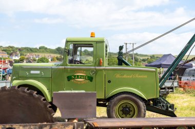 Batı Bay.Dorset.Birleşik Krallık. 12 Haziran 2022 Batı Körfezi Vintage rallisinde restore edilmiş Unipower kereste traktörü gösteriliyor.