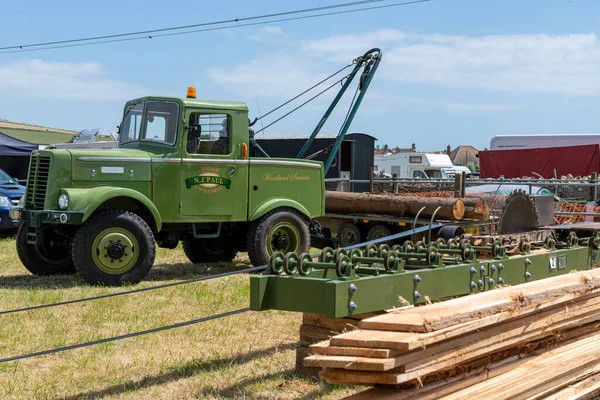 Batı Bay.Dorset.Birleşik Krallık. 12 Haziran 2022 Batı Körfezi Vintage rallisinde restore edilmiş Unipower kereste traktörü gösteriliyor.