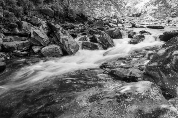 Lång Exponering Ett Vattenfall East Lyn Floden Vid Watersmeet Exmoor — Stockfoto