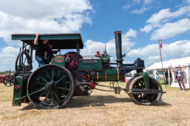 Batı Bay.Dorset.Birleşik Krallık. 12 Haziran 2022 Aveling restore edildi ve Porter buhar silindiri West Bay vintage rallisinde kullanılıyor.