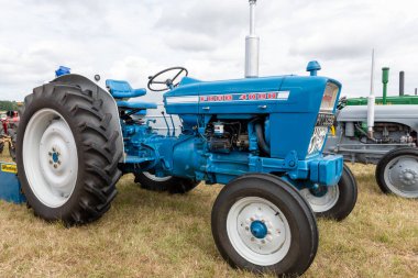 Ilminster. Somerset. Birleşik Krallık. 21 Ağustos 2022. Ford 4000 yenilendi.