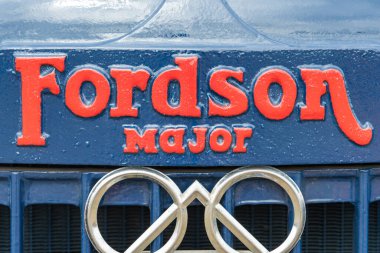 Ilminster. Somerset. Birleşik Krallık. 21 Ağustos 2022 Fordson Major logosunun kapanışı. 1948 Fordson Major E27N.