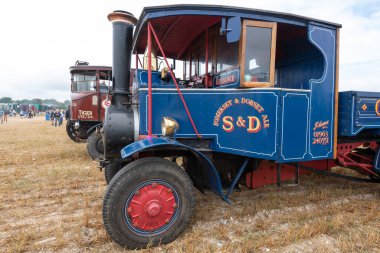 Tarrant Hinton. Dorset. Birleşik Krallık. 25 Ağustos 2022. 1930 Foden C tipi Reliance tipi buhar vagonu Great Dorset Buhar Fuarı 'nda sergileniyor.