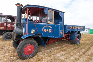 Tarrant Hinton. Dorset. Birleşik Krallık. 25 Ağustos 2022. 1930 Foden C tipi Reliance tipi buhar vagonu Great Dorset Buhar Fuarı 'nda sergileniyor.