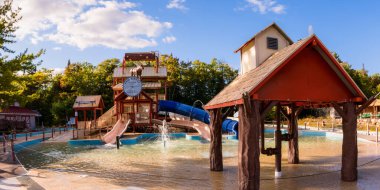 Old Forge, New York - 4 Eylül 2021: 9 Su Safari Parkı 'nın Geniş Yatay Görünümü.