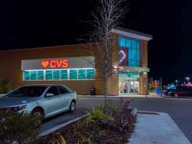 Kissimmee, Florida - 6 Şubat 2022: Orlando, FL 'de Akan Şelaleler ile Cicis Pizza Restoran Binası Dış Görünümü. Cici 's Pizza, aile dostu bir perakende satış restoranıdır..