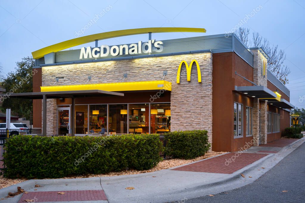 Kissimmee, Florida - February 6, 2022: Closeup View of Cicis Pizza Restaurant Building Exterior with Flowing Waterfalls in Orlando, FL. Cici's Pizza is a Family-friendly Retail Restaurant Chain.