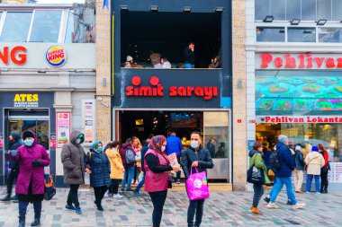 İstanbul, Türkiye - 20 Mar 2022: Türkiye Yerel Fast Food ve Kahve Zinciri Simit Saray Manzarası.