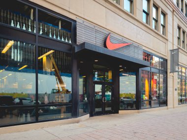Detroit, Michigan - 10 Eylül 2022: Detroit şehir merkezindeki Nike Mağazasının Manzarası.