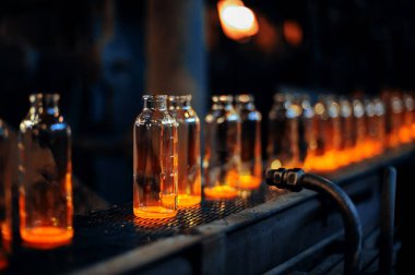 Fabrika cam şişe üretimi için