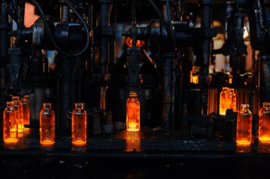 Fabrika cam şişe üretimi için