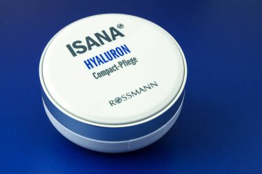 Hamburg, Almanya - 21 Ağustos 2021: Isana Hyaluron Kompakt-Pflege