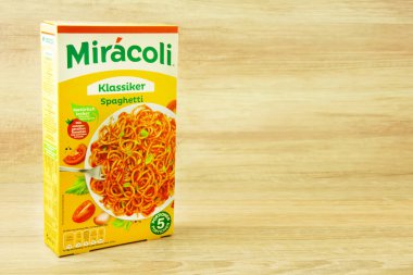 Hamburg, Almanya - 1 Ağustos 2021: Miracoli Pasta Klassiker Spagetti
