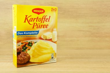 Maggi Kartoffel Pueree auf Holz