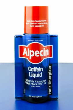 Hamburg, Almanya - 22 Ağustos 2021: Alpecin Kahve Sıvı Saç Enerjisi
