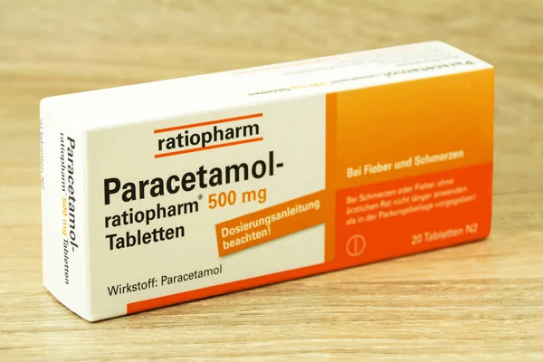 Hamburgo Alemanha Agosto 2021 Comprimidos Paracetamol Ratiopharm Sobre Fundo Madeira — Fotografia de Stock
