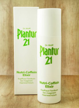 Hamburg, Almanya - 10 Ekim 2021: Dr. Wolff Plantur 21 İksir Tonikum Nutri-Coffee