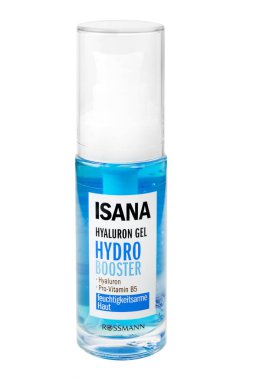 Hamburg, Almanya - 10 Ekim 2021: Isana Hyaluron Jel Hydro Booster beyaz arkaplanda izole edildi