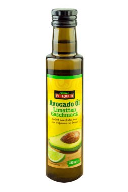 Hamburg, Almanya - 18 Ağustos 2021: 1 Flasche El Tecuito Avocado Oel Limettengeschmack