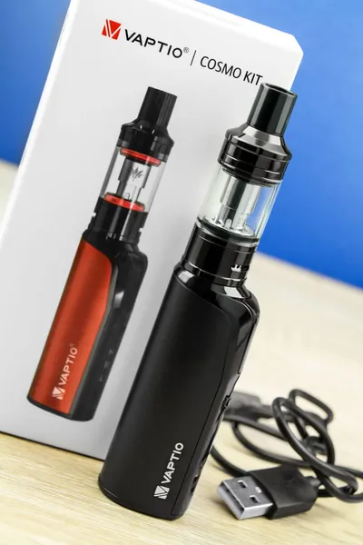 함부르크 2021 Zigarette Vaptio Cosomo Kit Mit Verpackung — 스톡 사진