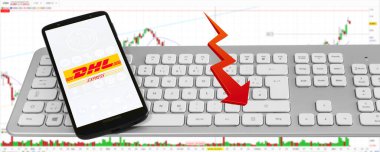 Hamburg, Almanya - 14 Kasım 2021: DHL Deutsche Post mit Logo Smartphone Tastatur Aktienmarkt Arkaplan Pankartı