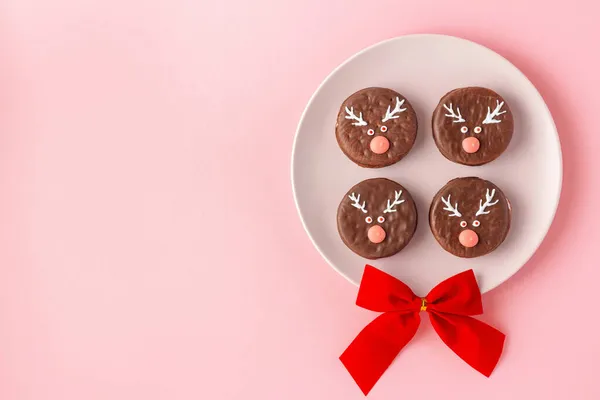 Galletas Divertidas Chocolate Navidad Con Caras Reno Plato Decorado Con — Foto de Stock