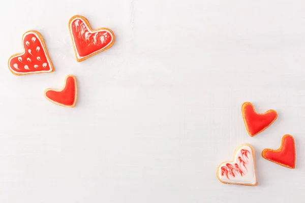 Beyaz Ahşap Arka Planda Sevgililer Günü Için Yapımı Kalp Şeklinde — Stok fotoğraf