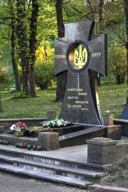 Kyiv, Ukrayna - 2015-04-15: Kruty Kahramanları Anıtı, 29 Ocak 1918 tarihinde Bolşevik Kızıl Ordusu 'nun ilerlemesini geciktiren Kruty Muharebesi' nde Kyiv 'i savunurken ölen 500 askeri onurlandıran bir anıttır..