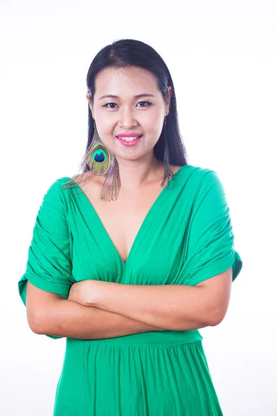 Retrato de una chica sonriente con los brazos cruzados — Foto de Stock