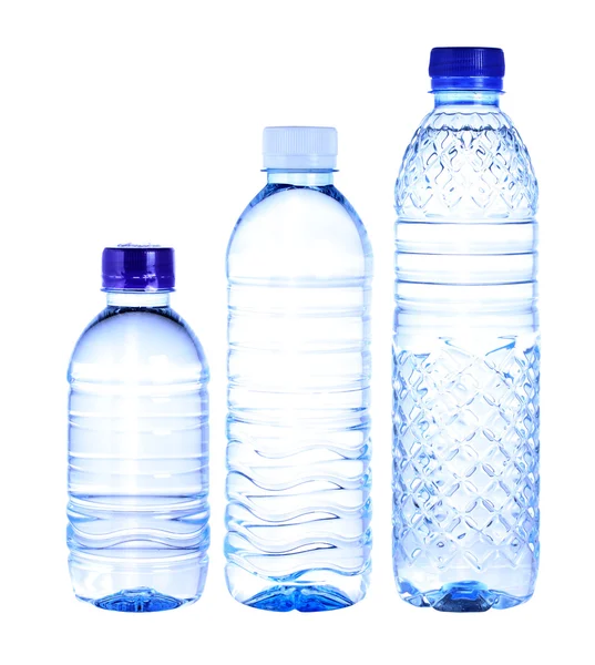 Flessen water geïsoleerd op witte achtergrond Stockfoto