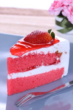 strawbery pasta ile lezzetli tatlı